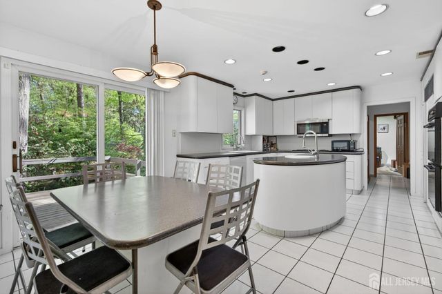 39 Independence Drive, East Brunswick, NJ 08816
