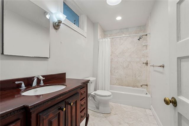 34 Bull Street, Newport, RI 02840