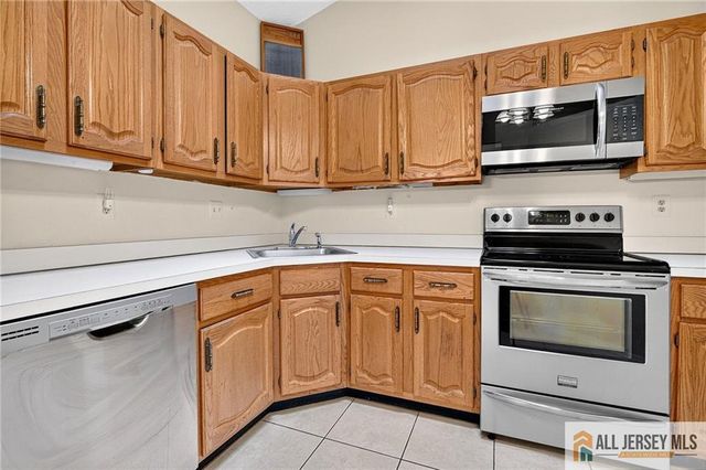 22 James Buchanan Drive 22F, Monroe, NJ 08831