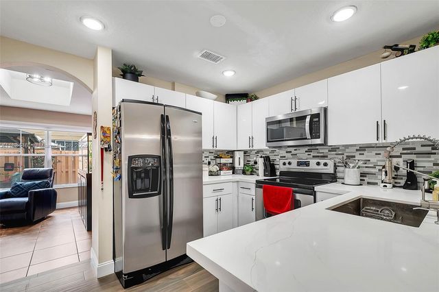 8511 NW 141st Ter 402, Miami Lakes, FL 33016