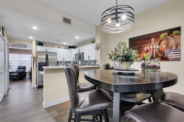 8511 NW 141st Ter 402, Miami Lakes, FL 33016