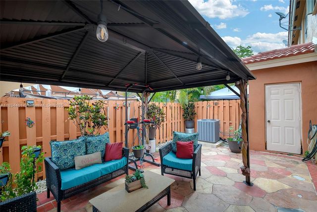 8511 NW 141st Ter 402, Miami Lakes, FL 33016