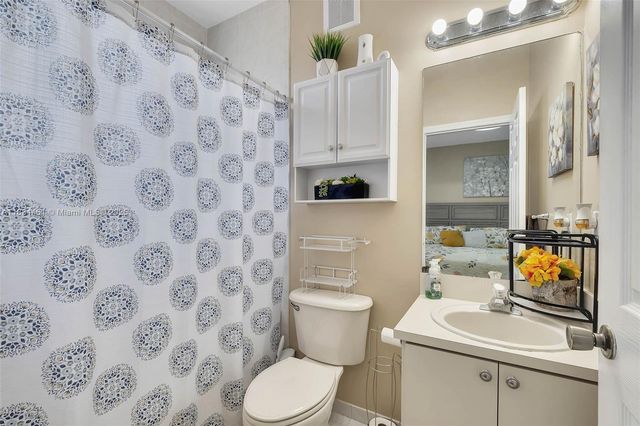 8511 NW 141st Ter 402, Miami Lakes, FL 33016