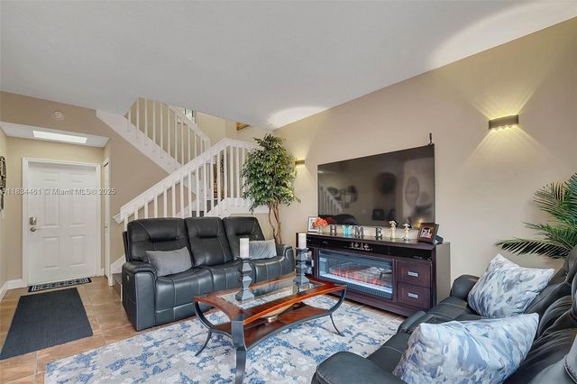 8511 NW 141st Ter 402, Miami Lakes, FL 33016