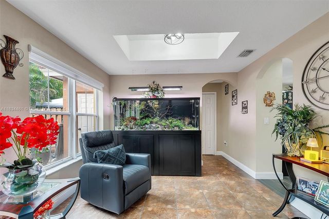 8511 NW 141st Ter 402, Miami Lakes, FL 33016
