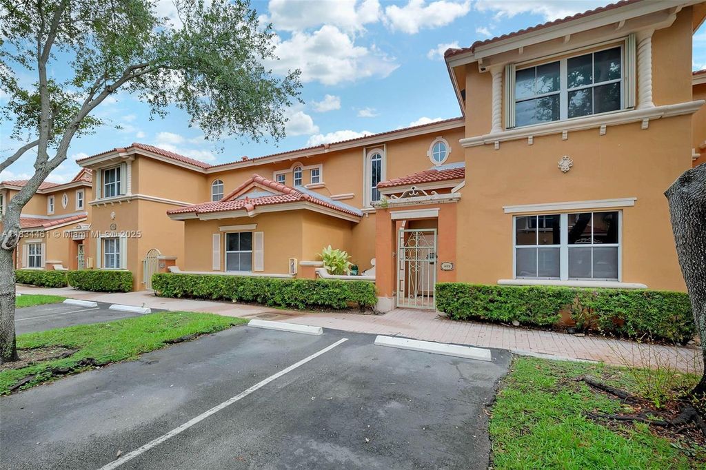 8511 NW 141st Ter 402, Miami Lakes, FL 33016