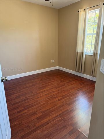 2402 NE 41st Pl 2402, Homestead, FL 33033