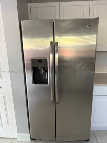 2402 NE 41st Pl 2402, Homestead, FL 33033