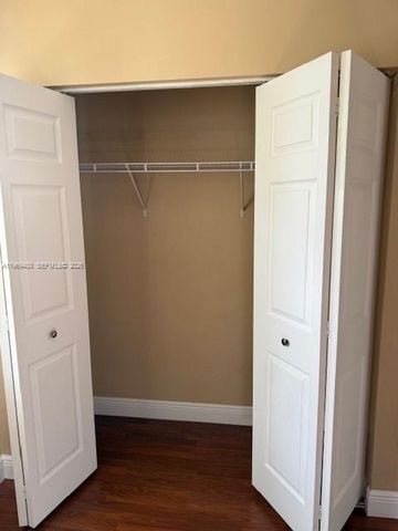 2402 NE 41st Pl 2402, Homestead, FL 33033