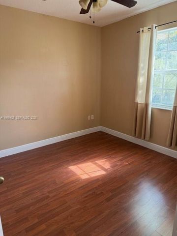 2402 NE 41st Pl 2402, Homestead, FL 33033