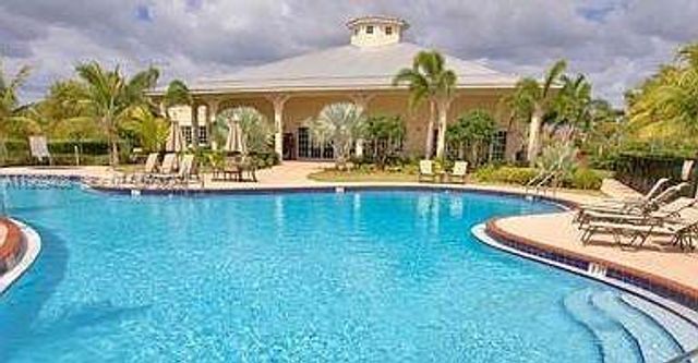 2402 NE 41st Pl 2402, Homestead, FL 33033