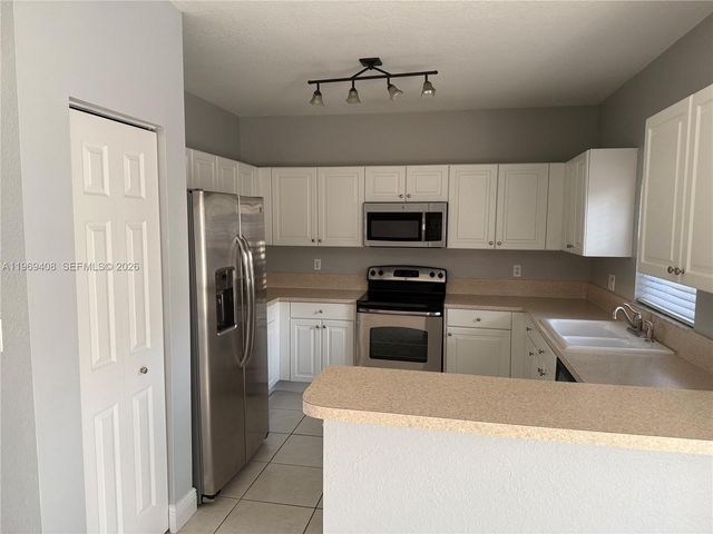 2402 NE 41st Pl 2402, Homestead, FL 33033