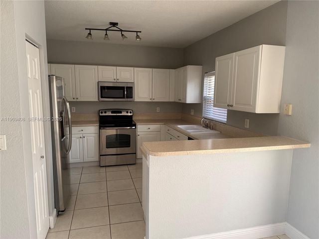 2402 NE 41st Pl 2402, Homestead, FL 33033