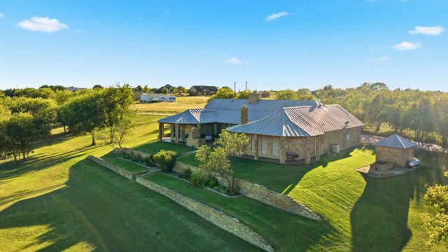 135 Serrano Court, Weatherford, TX 76087