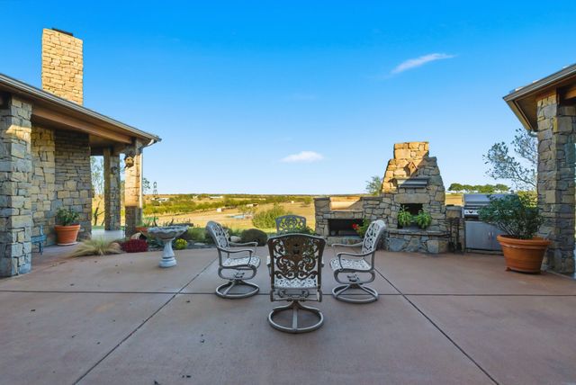 135 Serrano Court, Weatherford, TX 76087