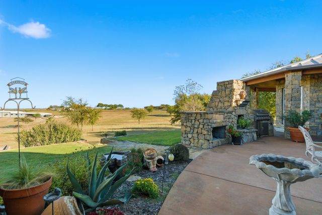 135 Serrano Court, Weatherford, TX 76087