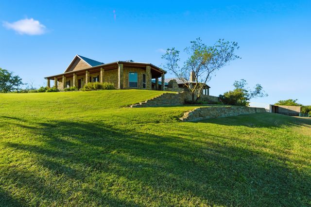 135 Serrano Court, Weatherford, TX 76087