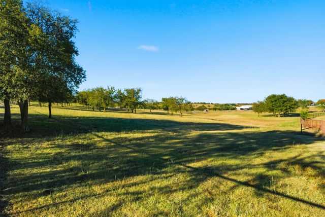 135 Serrano Court, Weatherford, TX 76087