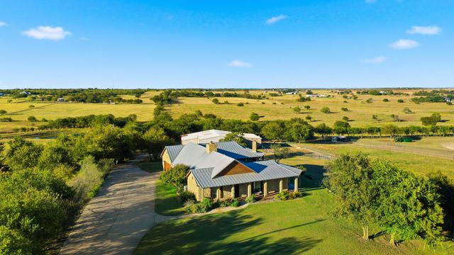 135 Serrano Court, Weatherford, TX 76087