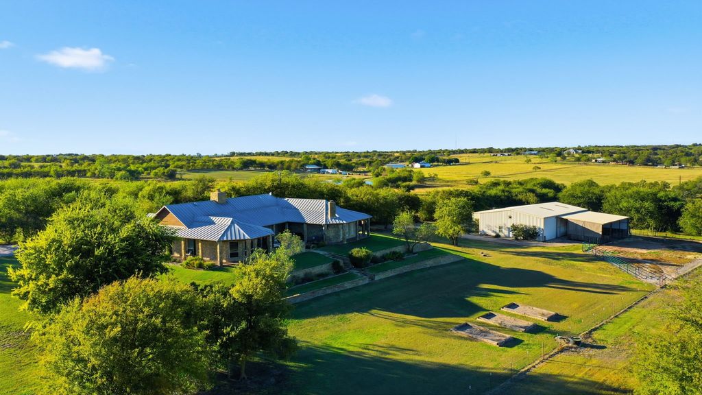 135 Serrano Court, Weatherford, TX 76087