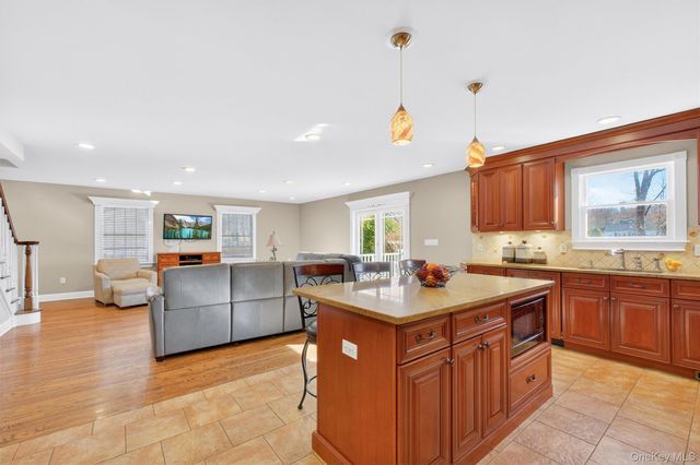 2864 Old Yorktown Road, Yorktown Heights, NY 10598