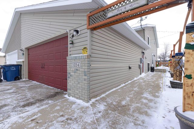 1224 7th Street N, Moorhead, MN 56560