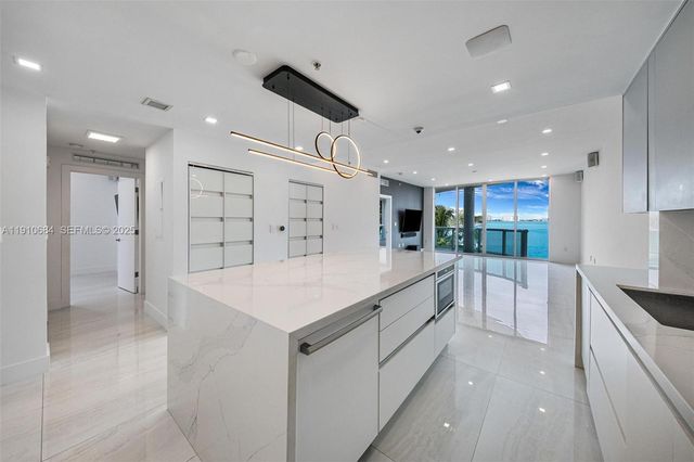 7918 Harbour Island Drive 207, North Bay Village, FL 33141