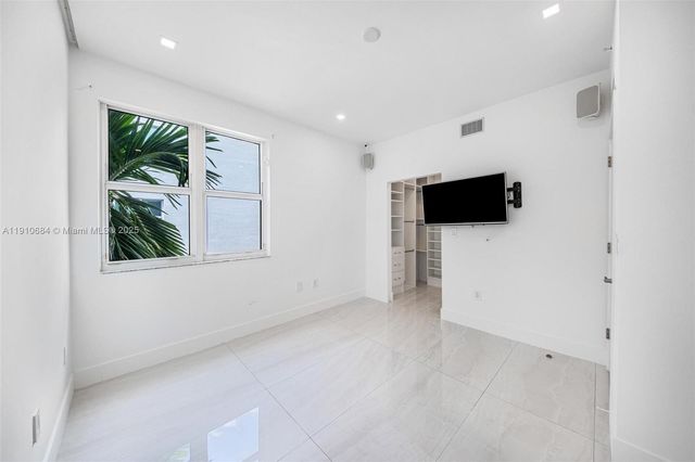 7918 Harbour Island Drive 207, North Bay Village, FL 33141