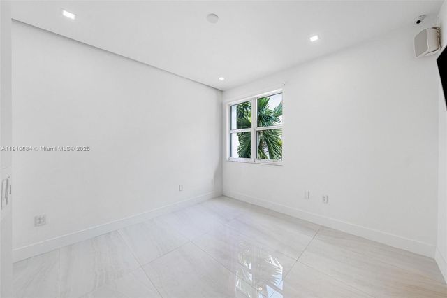 7918 Harbour Island Drive 207, North Bay Village, FL 33141