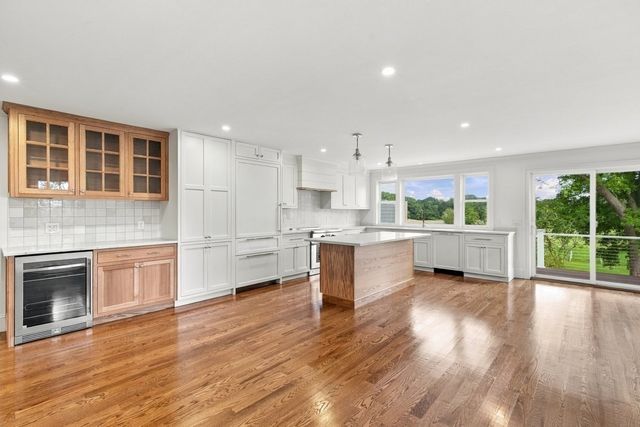 160 Hersey St, Hingham, MA 02043