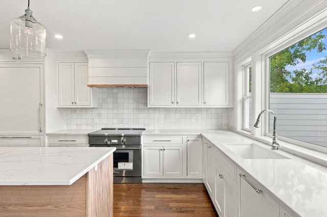 160 Hersey St, Hingham, MA 02043