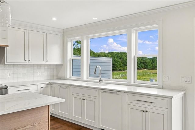 160 Hersey St, Hingham, MA 02043
