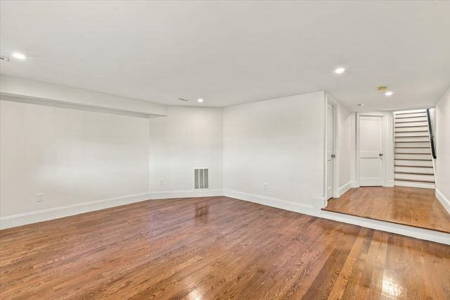 160 Hersey St, Hingham, MA 02043