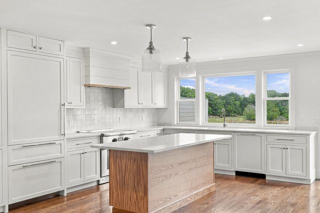 160 Hersey St, Hingham, MA 02043