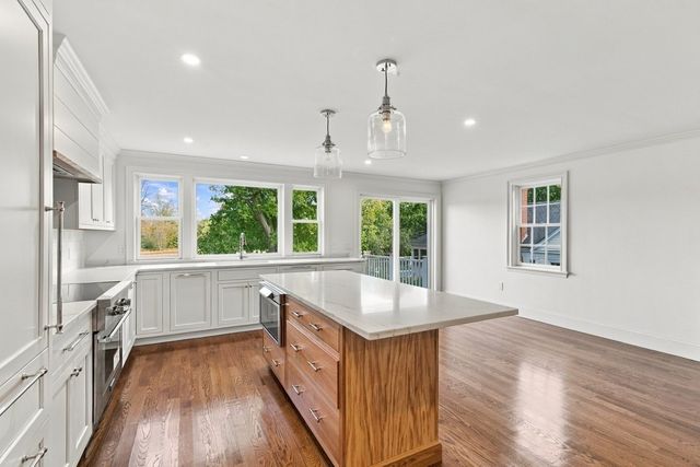 160 Hersey St, Hingham, MA 02043