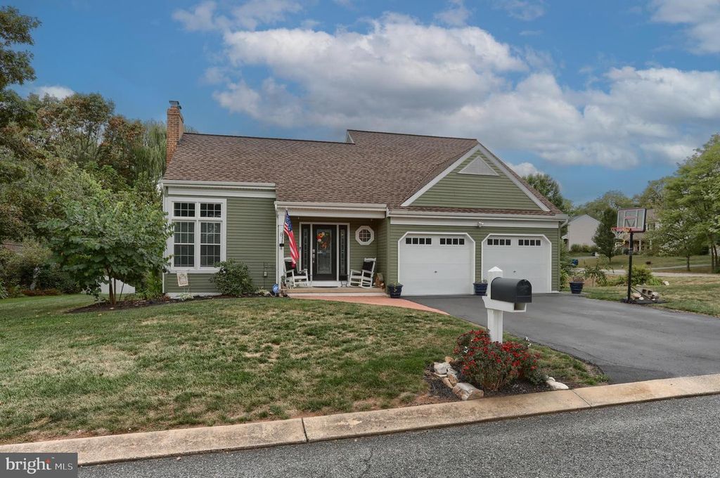 8 BROOKLANE CT, Elizabethtown, PA 17022