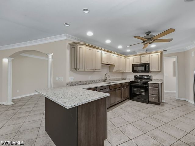 667 Park Shore DR, Naples, FL 34103