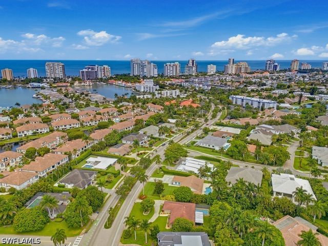 667 Park Shore DR, Naples, FL 34103
