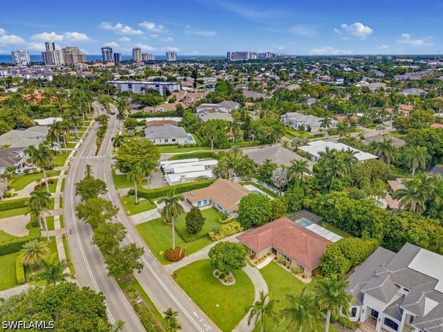667 Park Shore DR, Naples, FL 34103