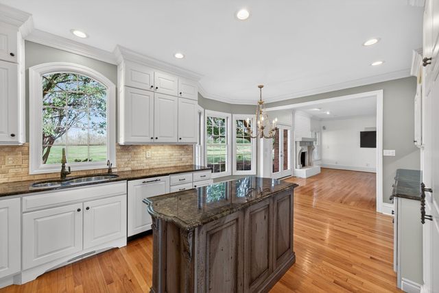 1553 N Main St, Mount Pleasant, TN 38474