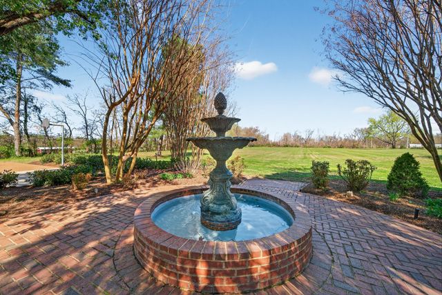 1553 N Main St, Mount Pleasant, TN 38474