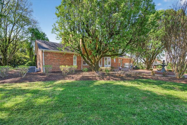 1553 N Main St, Mount Pleasant, TN 38474