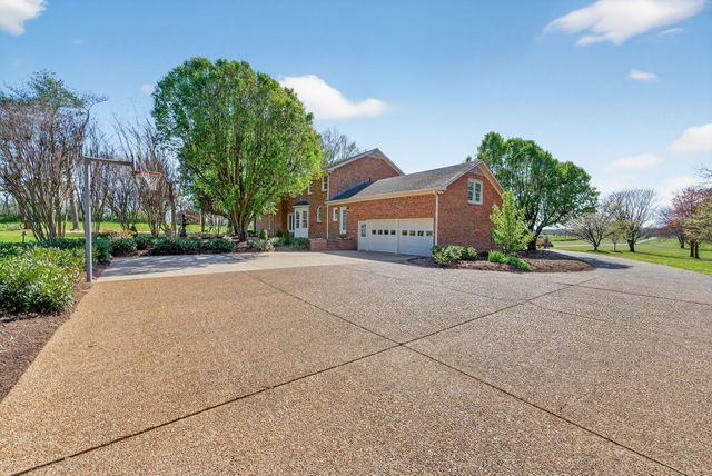 1553 N Main St, Mount Pleasant, TN 38474