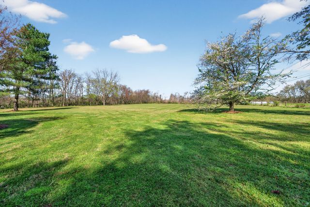 1553 N Main St, Mount Pleasant, TN 38474