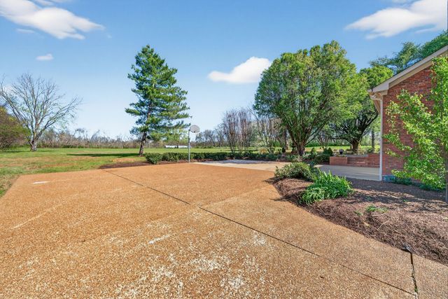 1553 N Main St, Mount Pleasant, TN 38474