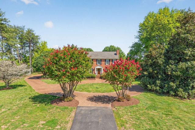 1553 N Main St, Mount Pleasant, TN 38474