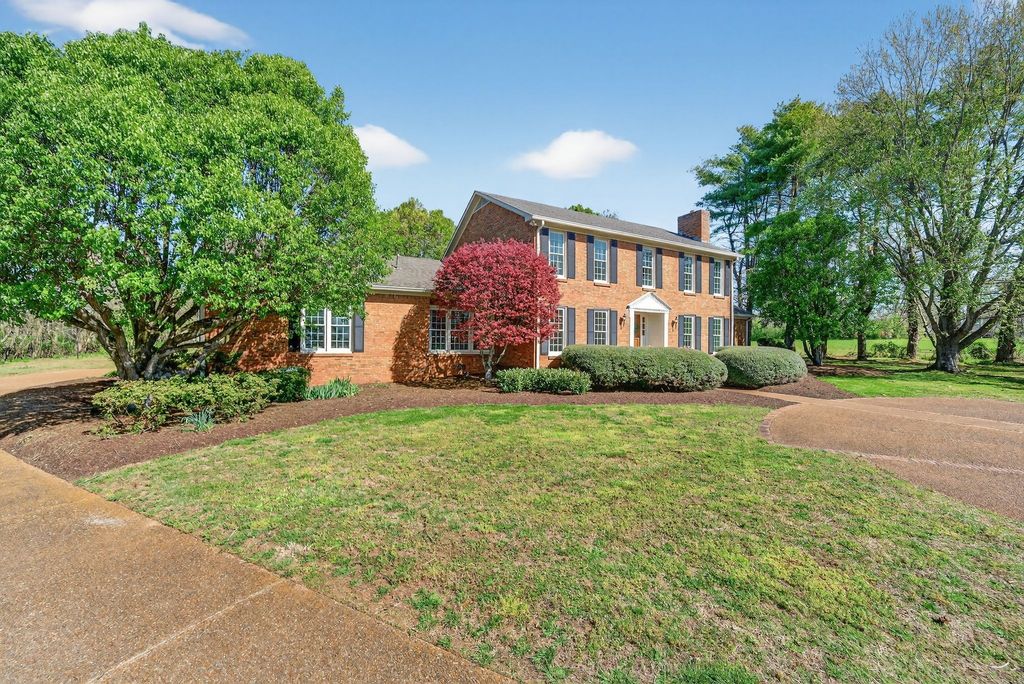 1553 N Main St, Mount Pleasant, TN 38474
