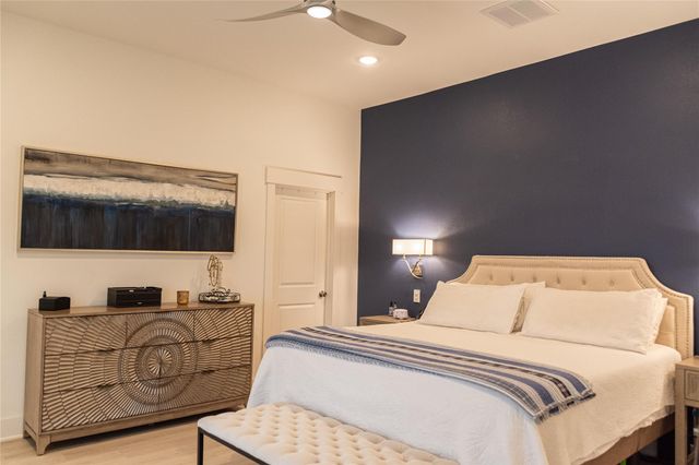 29 Cmdr Runco Lane, Taylor Lake Village, TX 77586