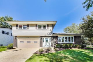 1822 E Tano Lane, Mount Prospect, IL 60056