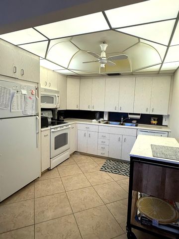 4032 Yarmouth B, Boca Raton, FL 33434